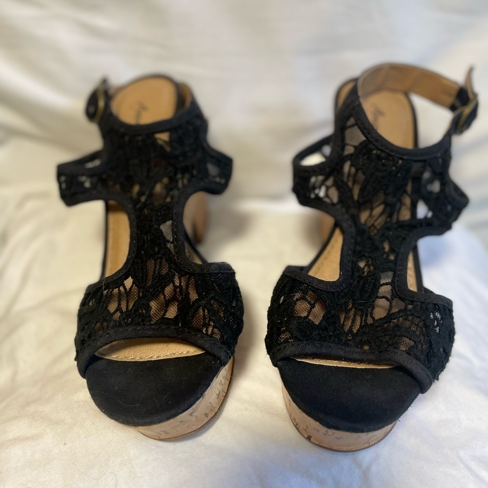 American Eagle Black Platform Sandals with Ankle Straps